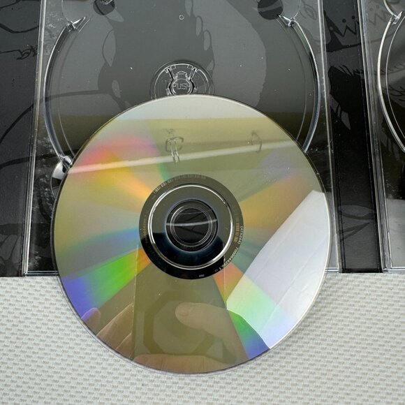 Game Of Thrones The Complete First Season DVD Box Set 5 Discs with Episode Guide - Picture 14 of 16